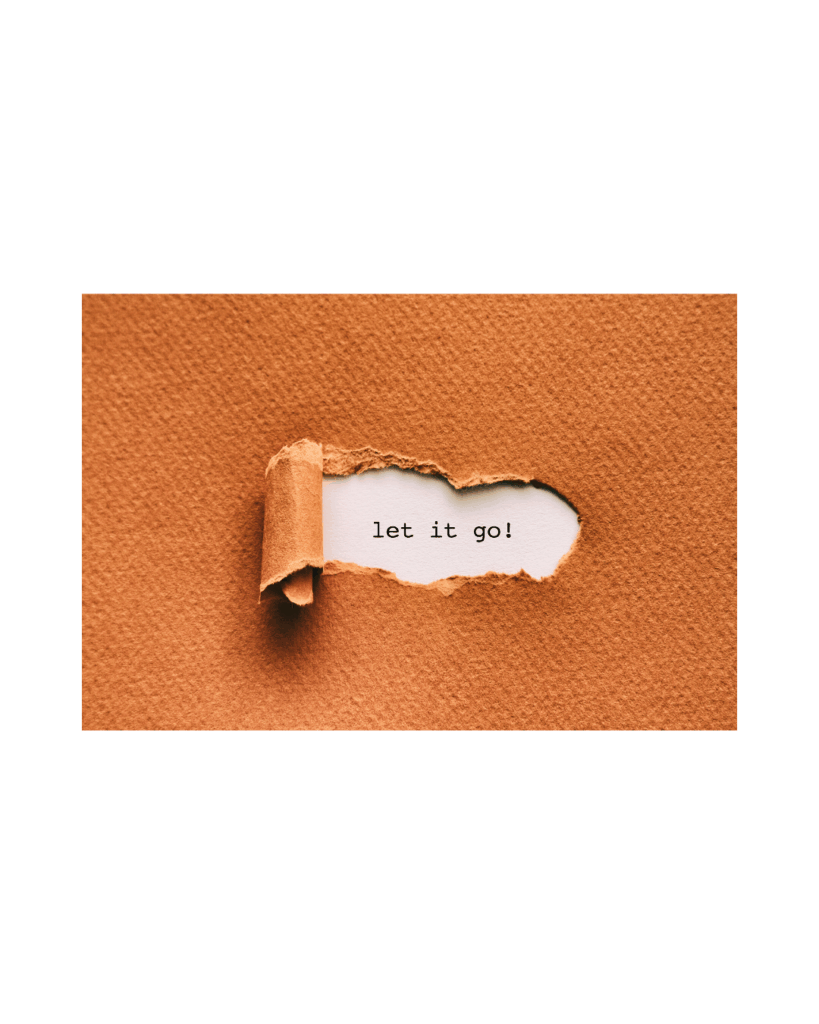 Ein Blatt Papier in der Mitte aufgerissen. Darunter steht geschrieben: Let it go